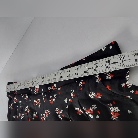 Torrid Black with Red and White Floral Design Shorts 2 - Picture 5 of 7